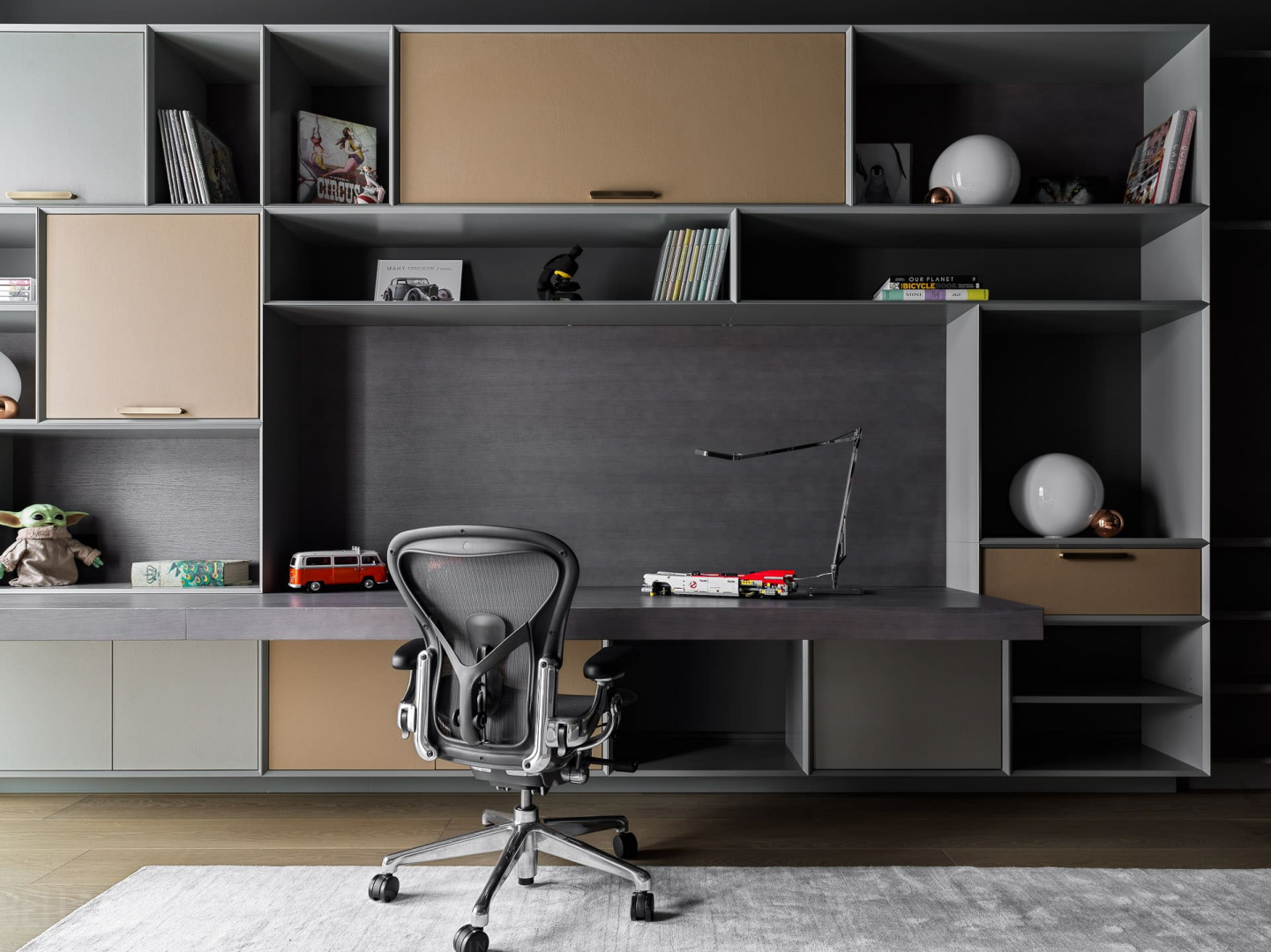 Монохромный портал в клубном доме