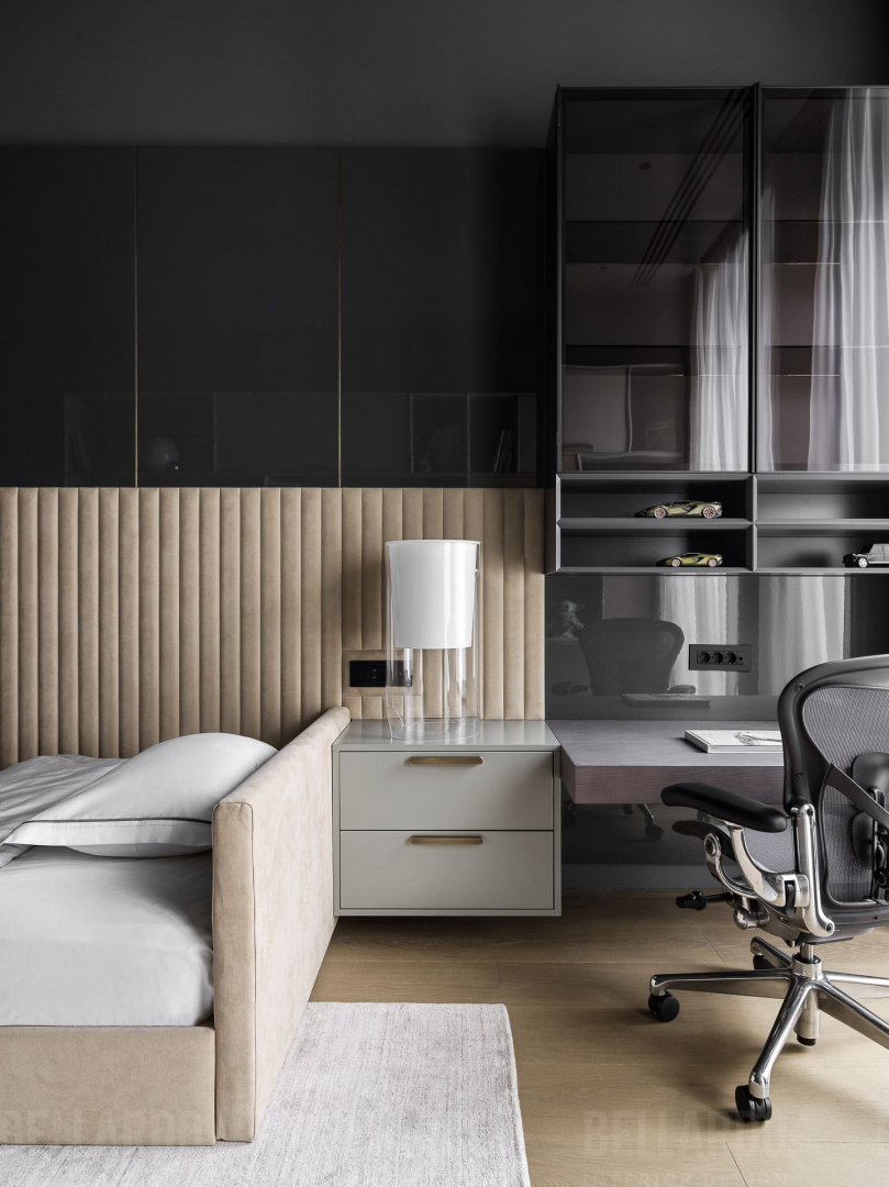 Монохромный портал в клубном доме