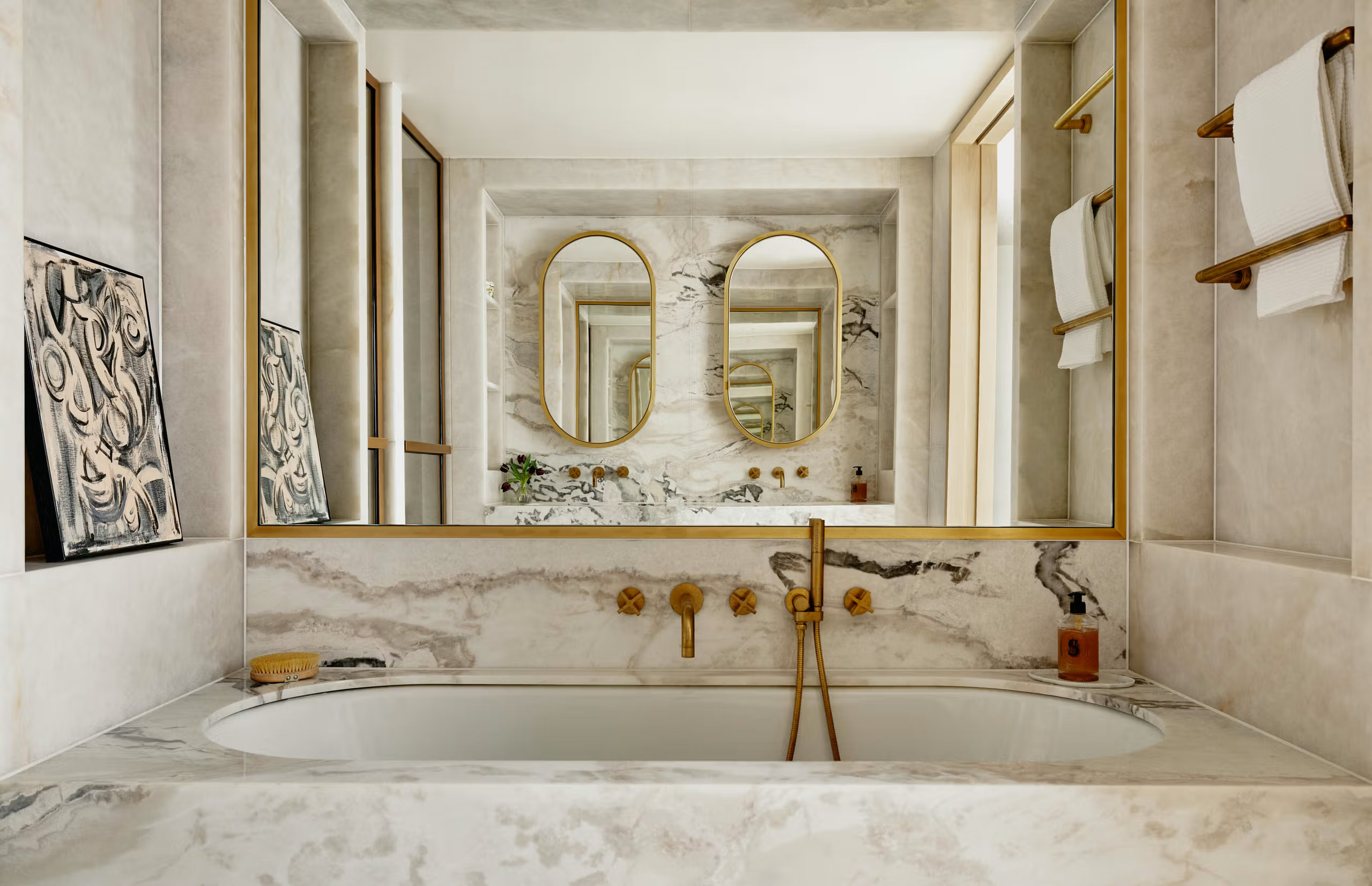 Функциональная тактильность в Мэйфэре