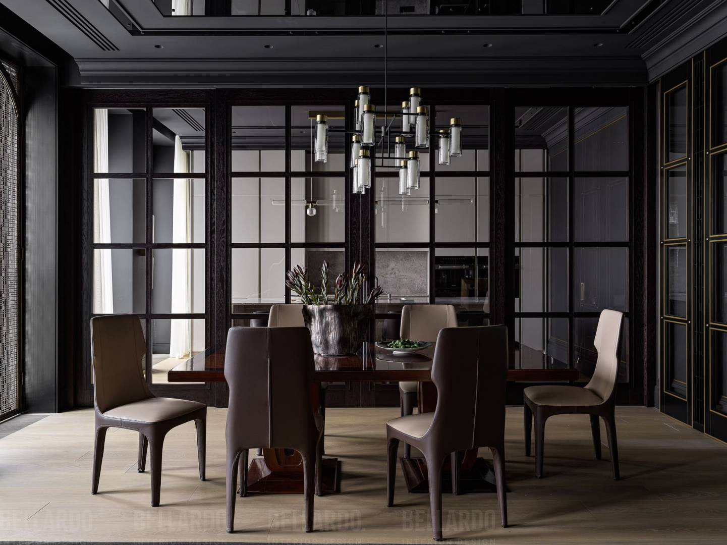 Монохромный портал в клубном доме