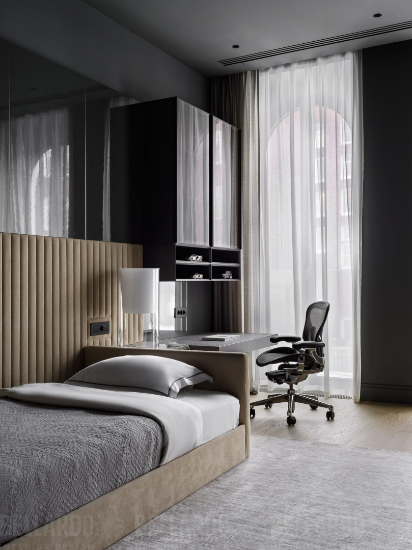 Монохромный портал в клубном доме