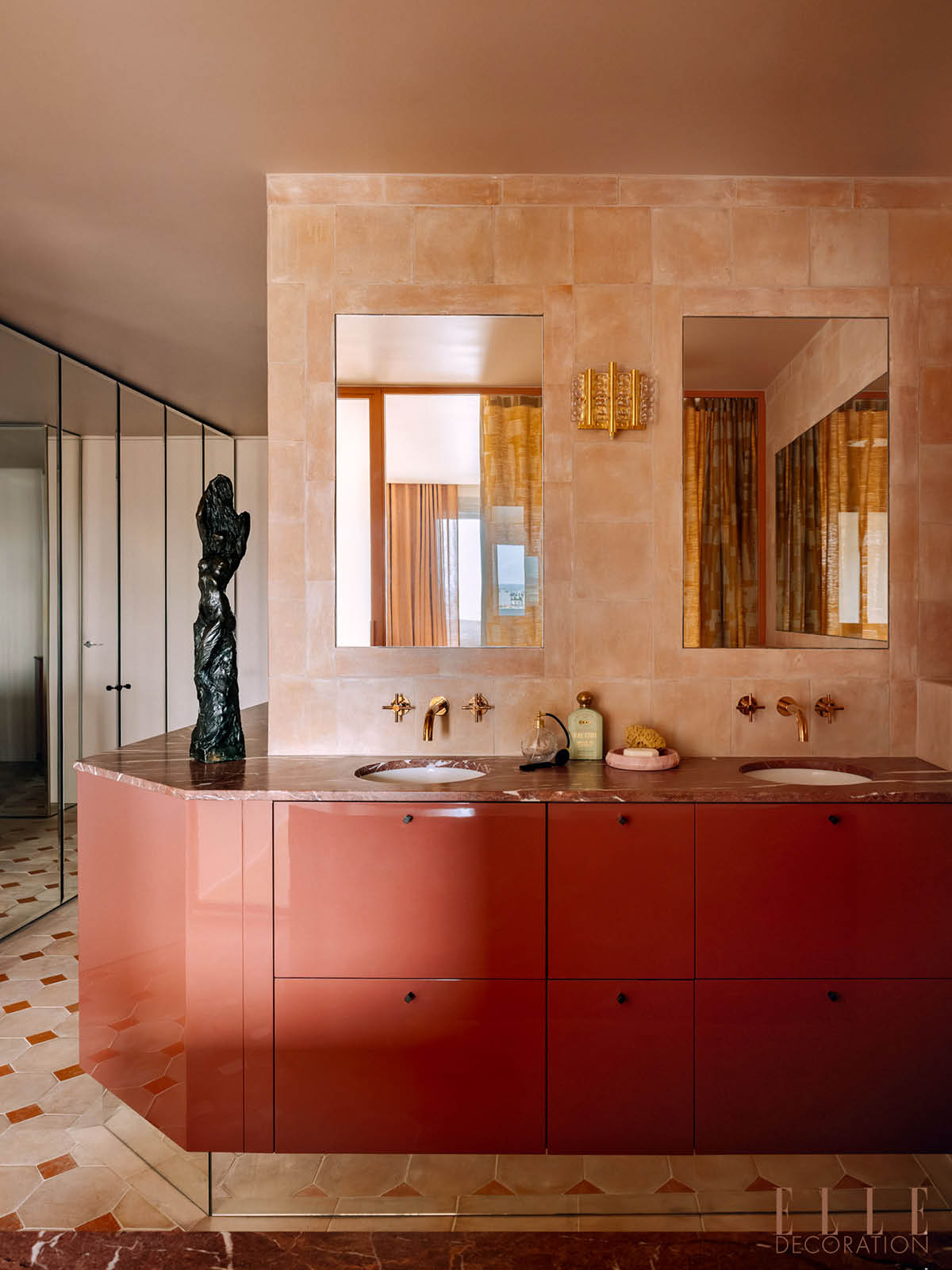 Тепло скульптурных линий