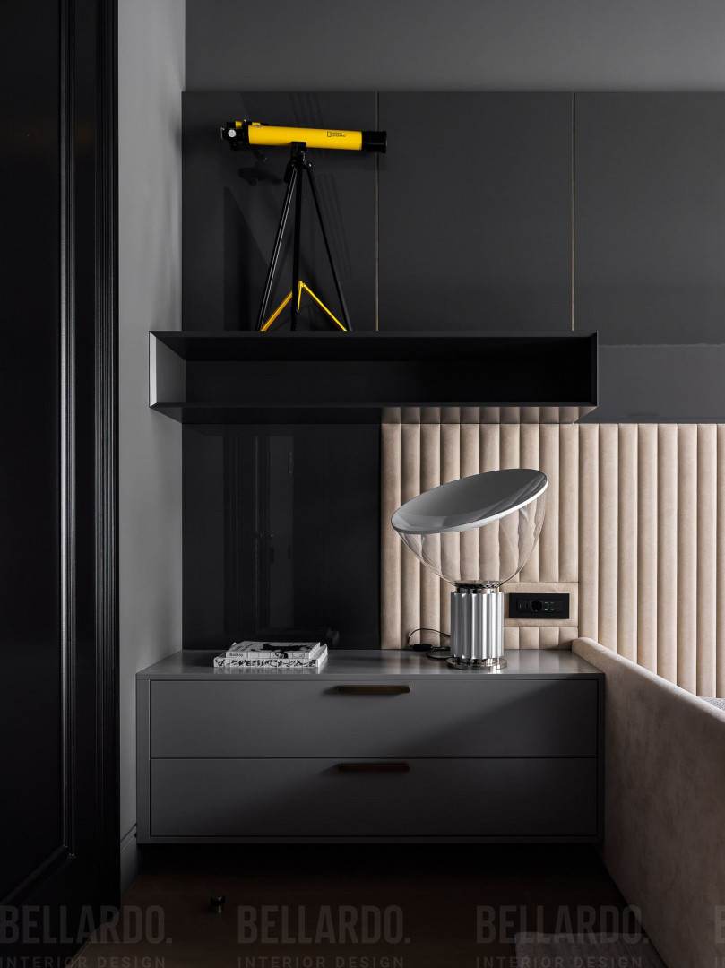 Монохромный портал в клубном доме