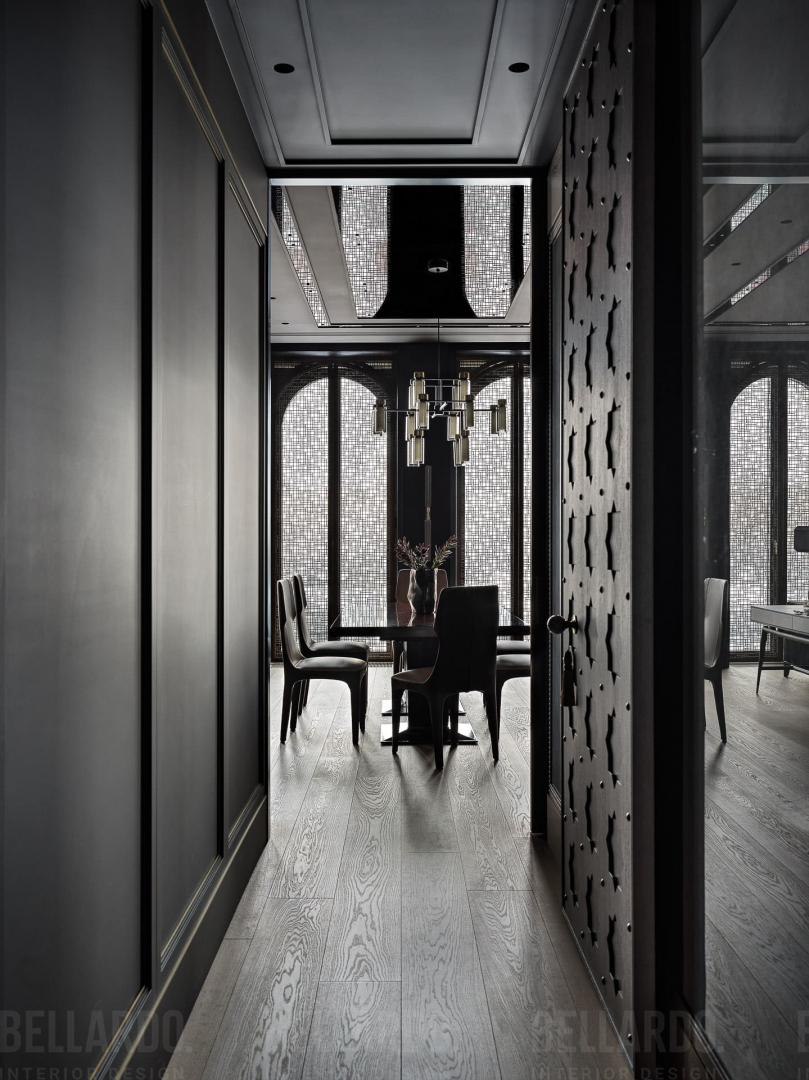 Монохромный портал в клубном доме