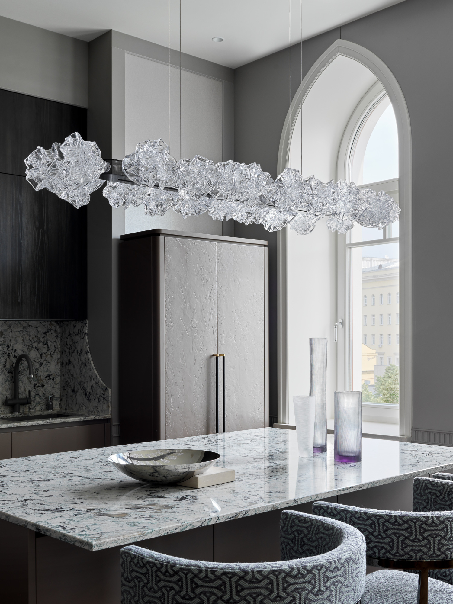 Спокойный интерьер с перчинкой