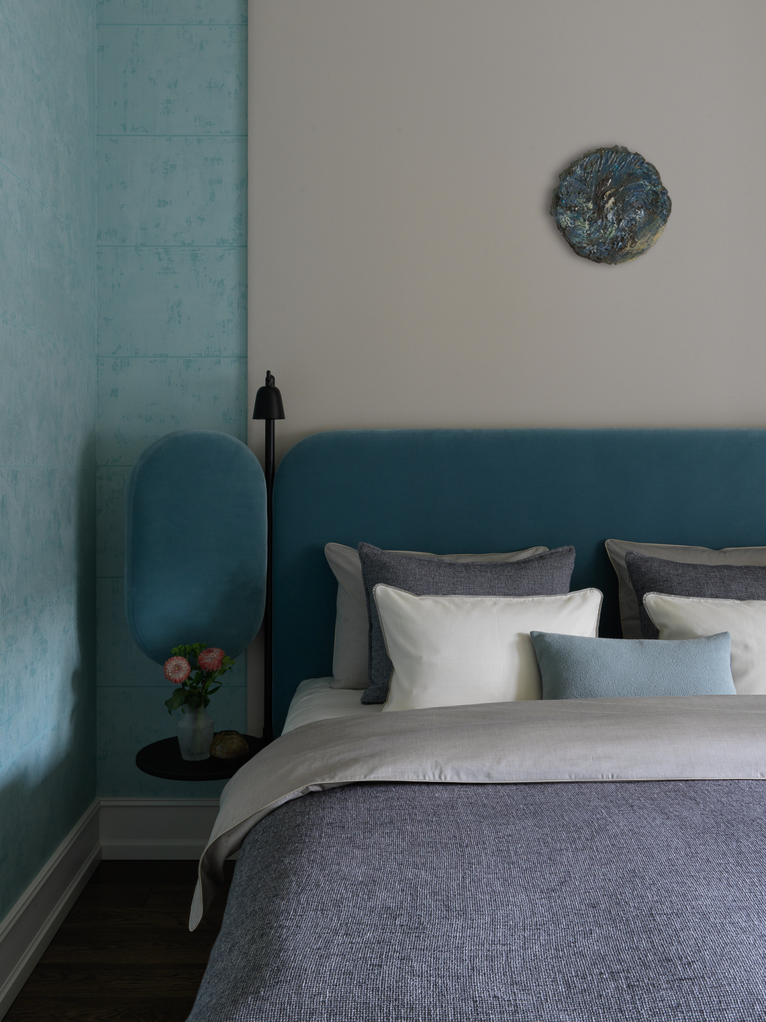 Спокойный интерьер с перчинкой