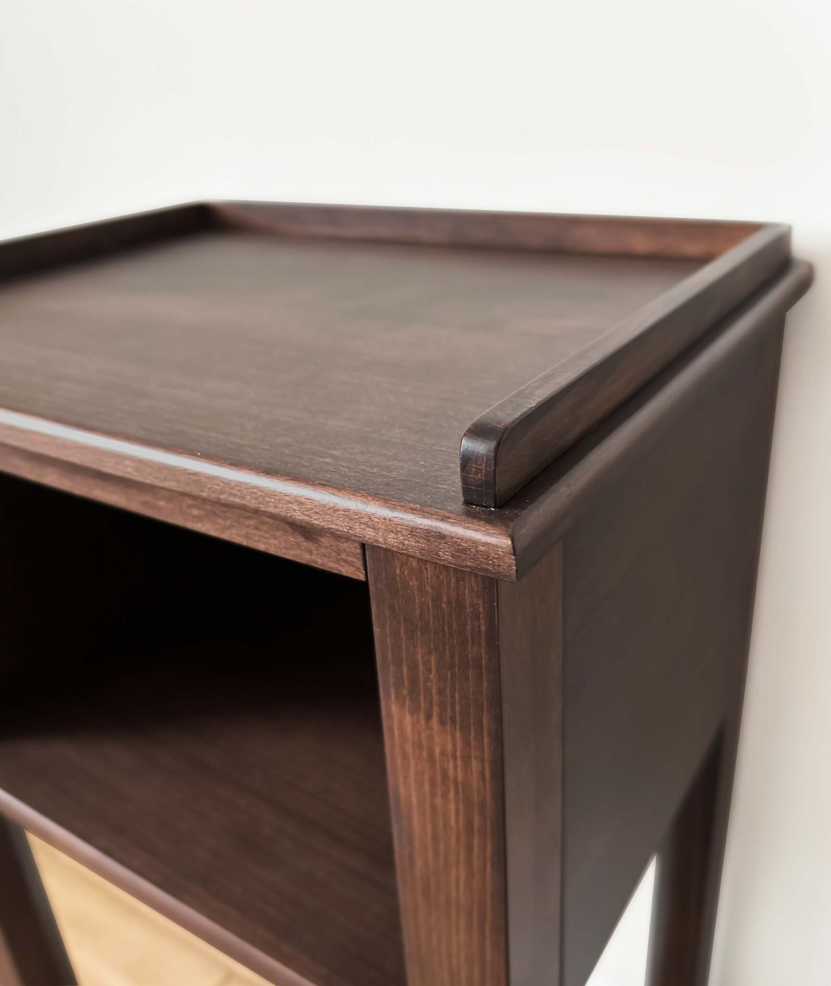 Столик приставной Crown